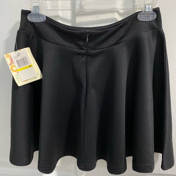 Energie Fit & Flirty Black Mini/Skater Skirt. Size M. High waisted. Super cute! - Picture 4 of 6